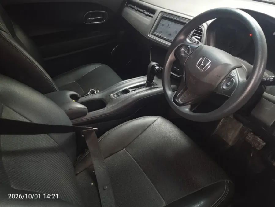 Foto Mobil Bekas Kabin Depan Honda HR-V 1.5 E tahun 2017