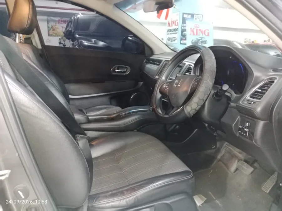 Foto Mobil Bekas Kabin Depan Honda HR-V 1.5 E tahun 2017