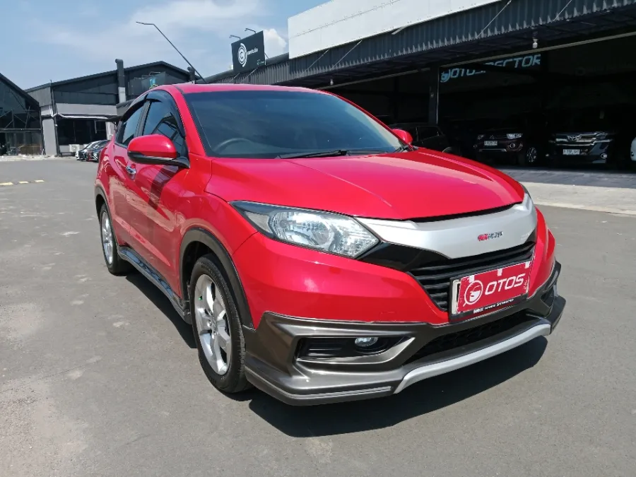 Foto Mobil Bekas Kanan Depan Honda HR-V 1.5 E tahun 2017