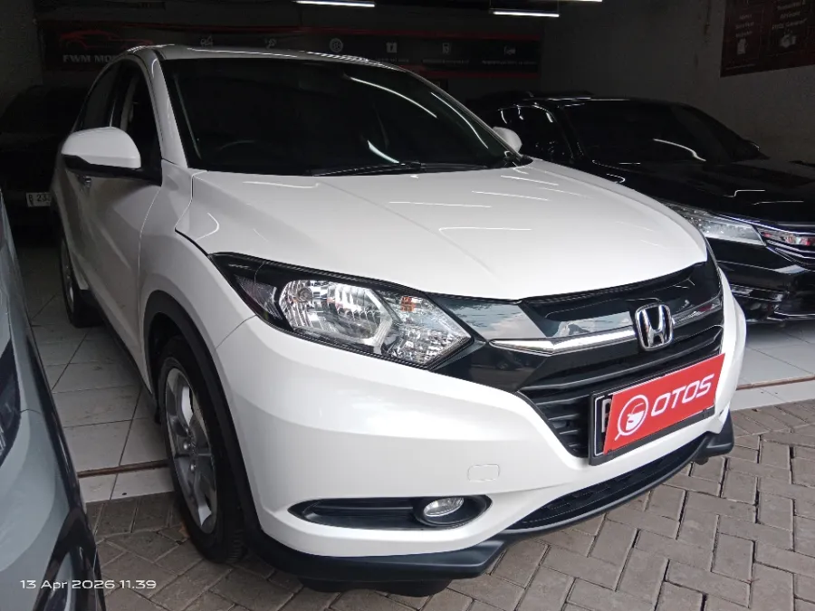 Foto Mobil Bekas Kanan Depan Honda HR-V 1.5 E tahun 2017