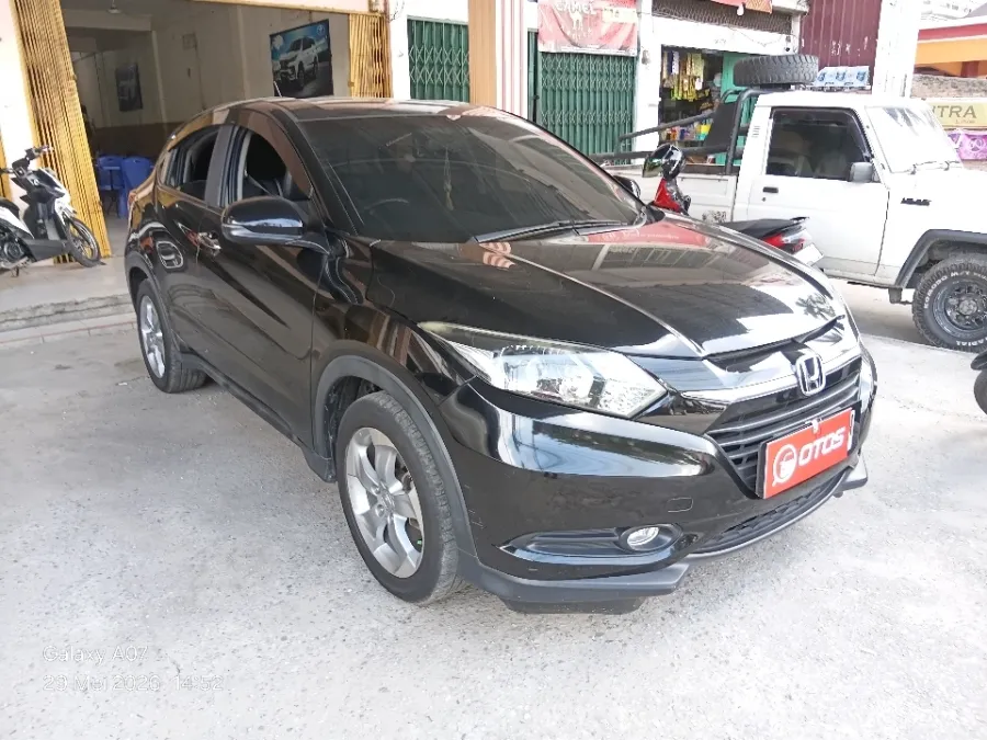 Foto Mobil Bekas Kanan Depan Honda HR-V 1.5 E tahun 2017
