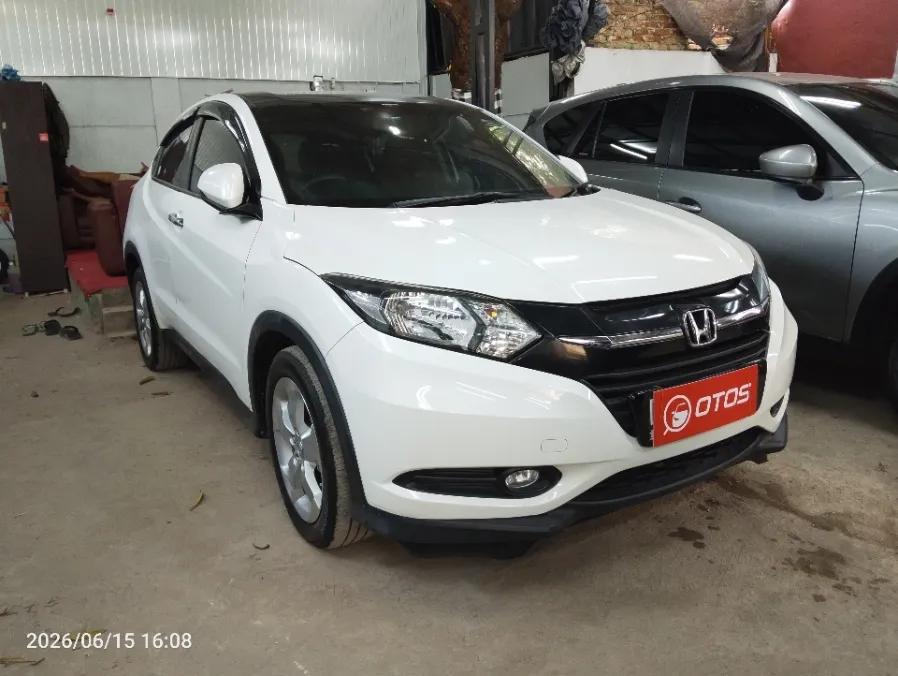 Foto Mobil Bekas Kanan Depan Honda HR-V 1.5 E tahun 2017