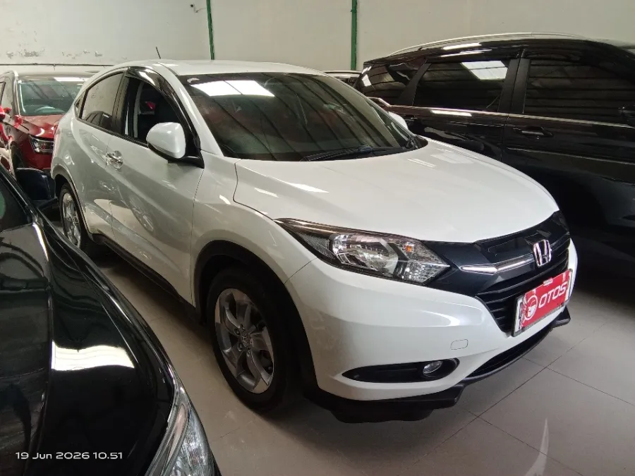 Foto Mobil Bekas Kanan Depan Honda HR-V 1.5 E tahun 2017