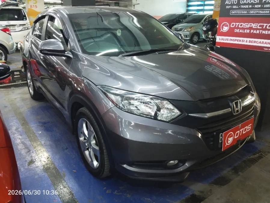 Foto Mobil Bekas Kanan Depan Honda HR-V 1.5 E tahun 2017