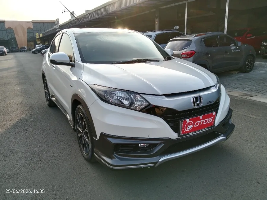 Foto Mobil Bekas Kanan Depan Honda HR-V 1.5 E tahun 2017