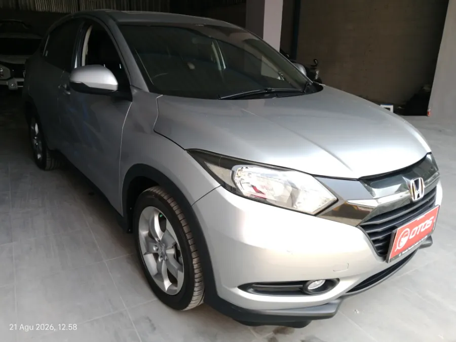 Foto Mobil Bekas Kanan Depan Honda HR-V 1.5 E tahun 2017