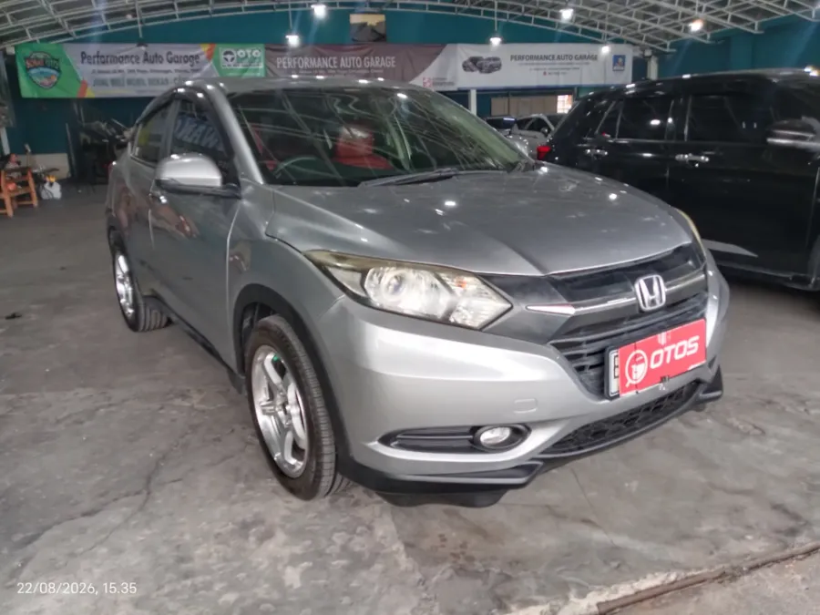 Foto Mobil Bekas Kanan Depan Honda HR-V 1.5 E tahun 2017