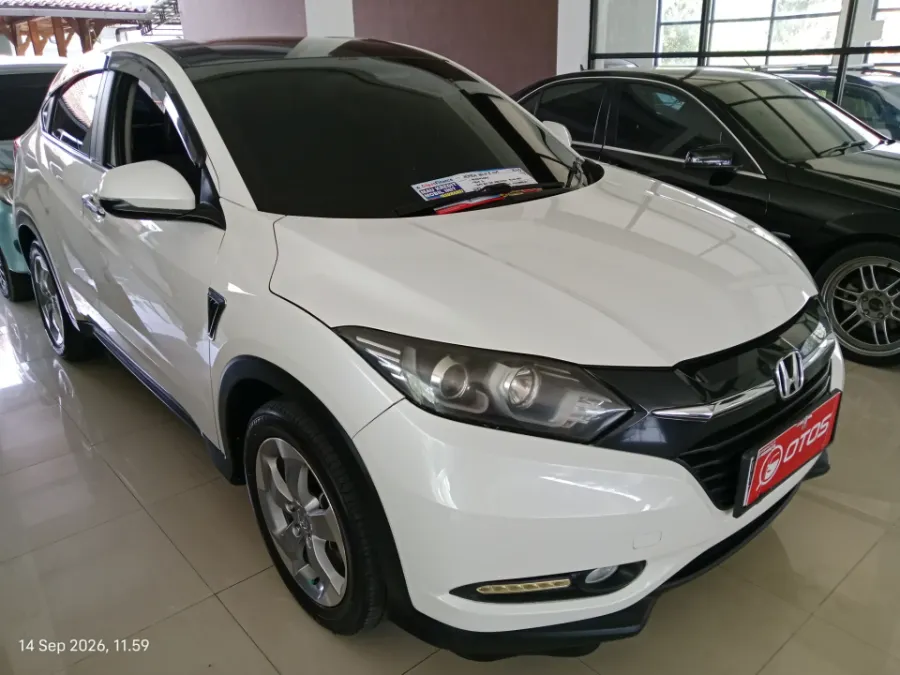 Foto Mobil Bekas Kanan Depan Honda HR-V 1.5 E tahun 2017