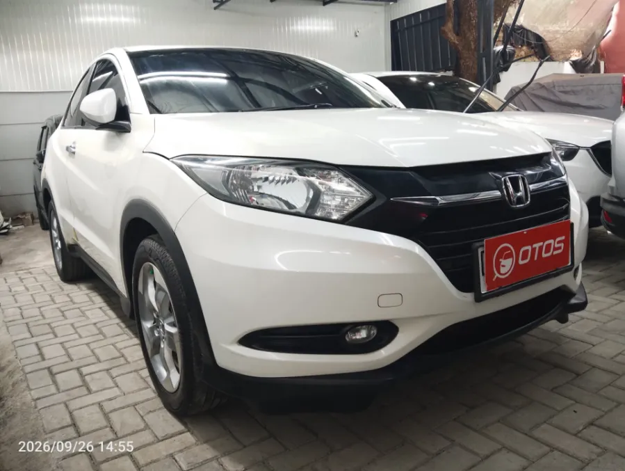Foto Mobil Bekas Kanan Depan Honda HR-V 1.5 E tahun 2017