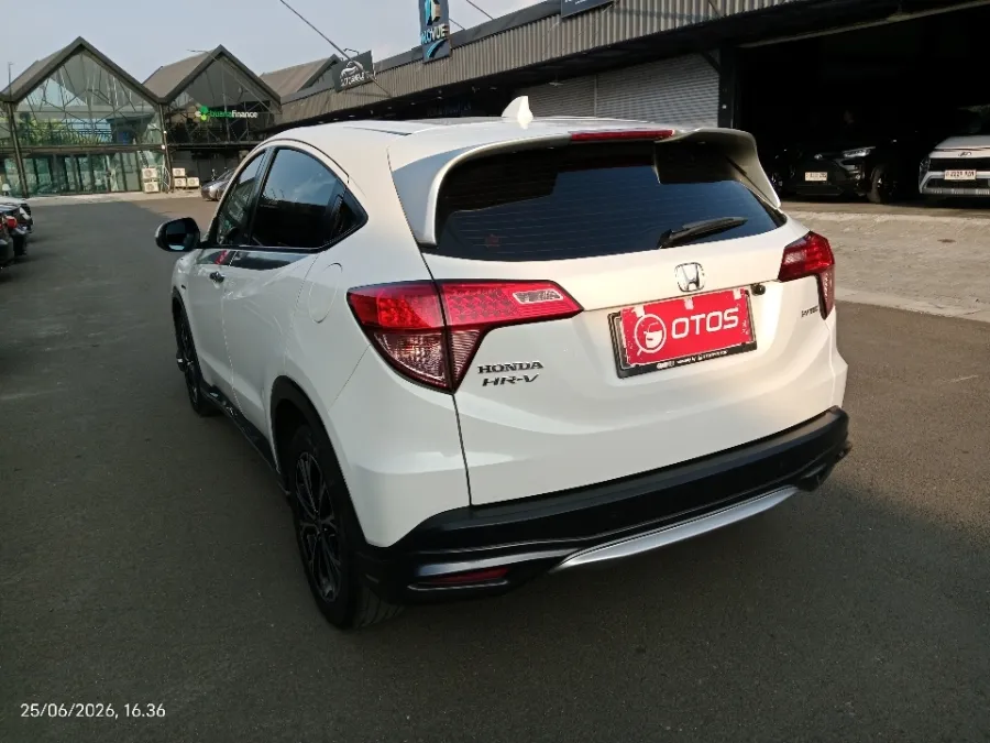 Foto Mobil Bekas Kiri Belakang Honda HR-V 1.5 E tahun 2017