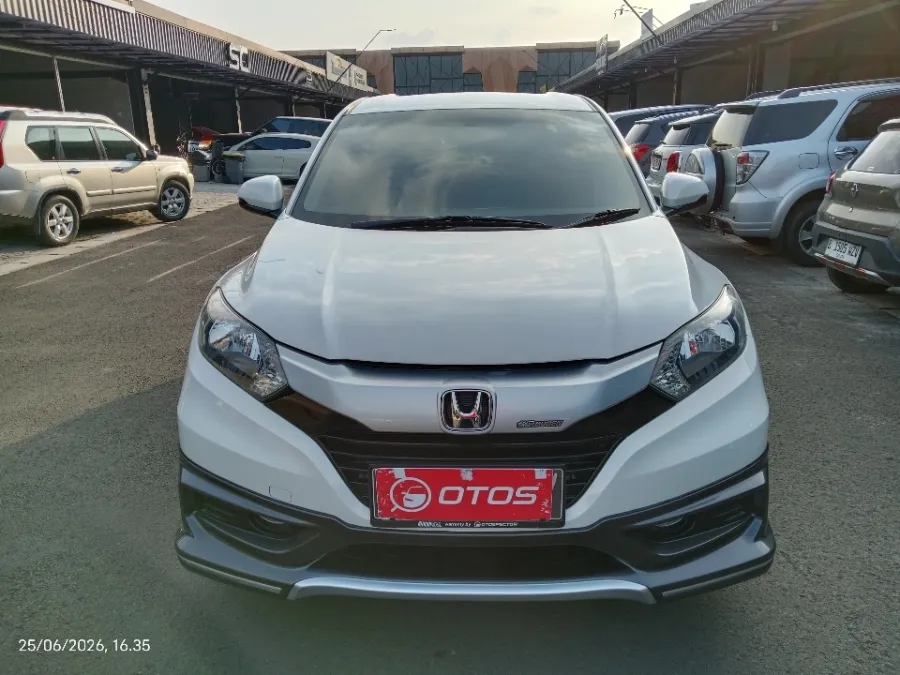 Foto Mobil Bekas Tampak Depan Honda HR-V 1.5 E tahun 2017