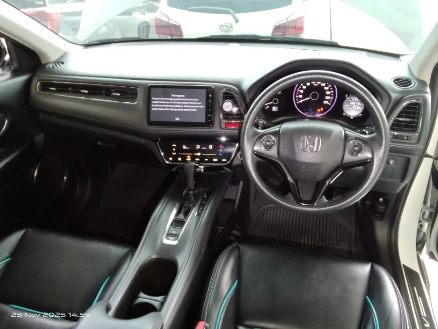 Foto Mobil Bekas Dashboard Honda HR-V 1.5 E tahun 2018