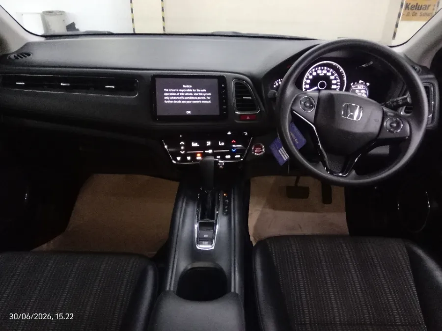Foto Mobil Bekas Dashboard Honda HR-V 1.5 E tahun 2018