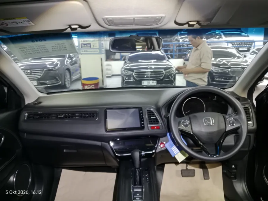 Foto Mobil Bekas Dashboard Honda HR-V 1.5 E tahun 2018