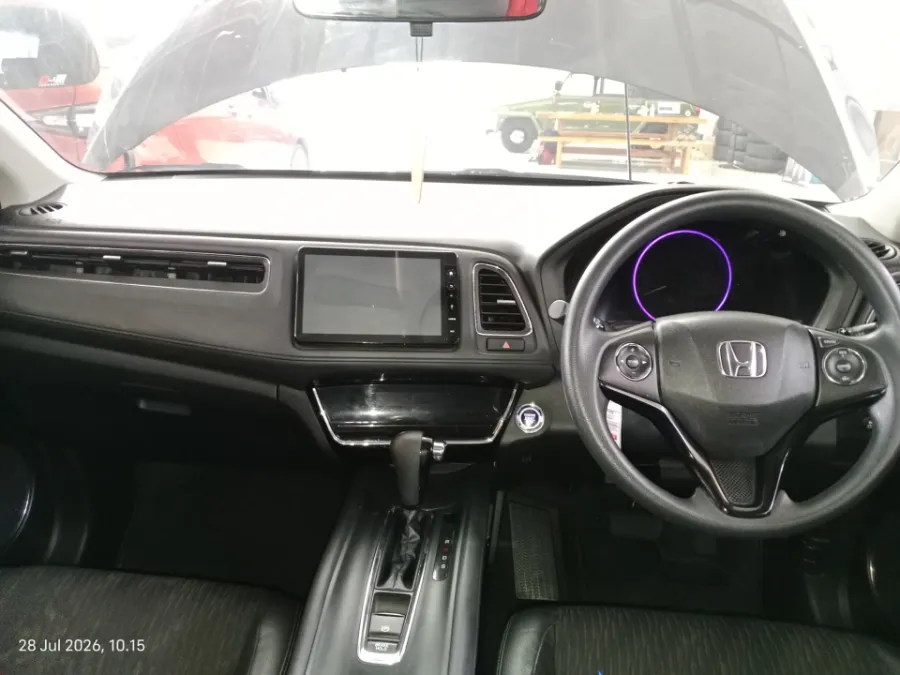 Foto Mobil Bekas Dashboard Honda HR-V 1.5 E tahun 2018