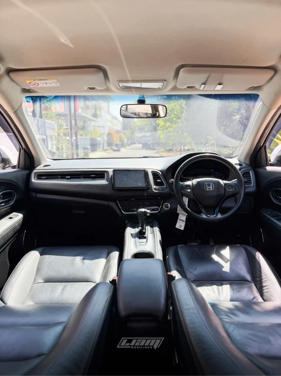 Foto Mobil Bekas Dashboard Honda HR-V 1.5 E tahun 2018