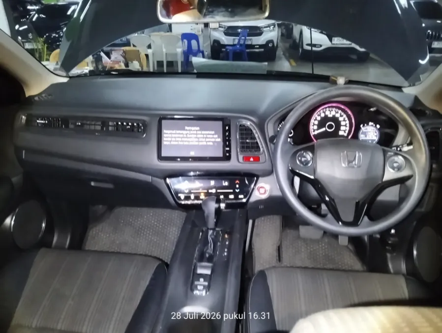 Foto Mobil Bekas Dashboard Honda HR-V 1.5 E tahun 2018