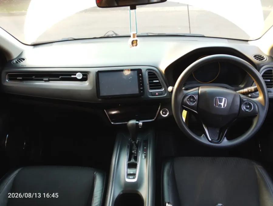Foto Mobil Bekas Dashboard Honda HR-V 1.5 E tahun 2018