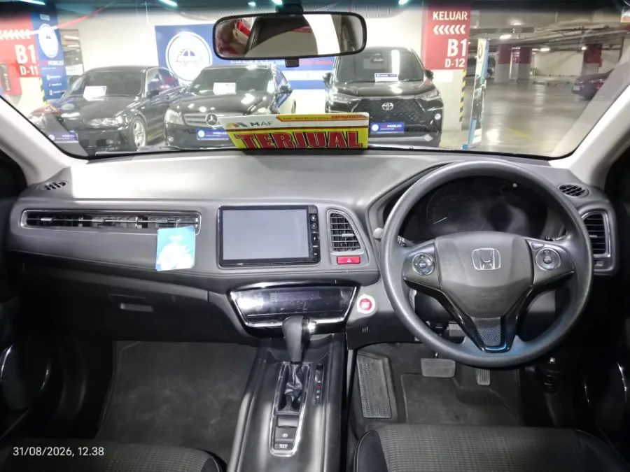 Foto Mobil Bekas Dashboard Honda HR-V 1.5 E tahun 2018