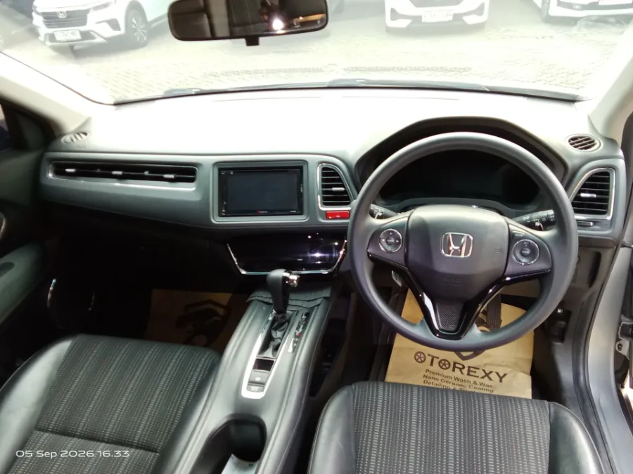 Foto Mobil Bekas Dashboard Honda HR-V 1.5 E tahun 2018
