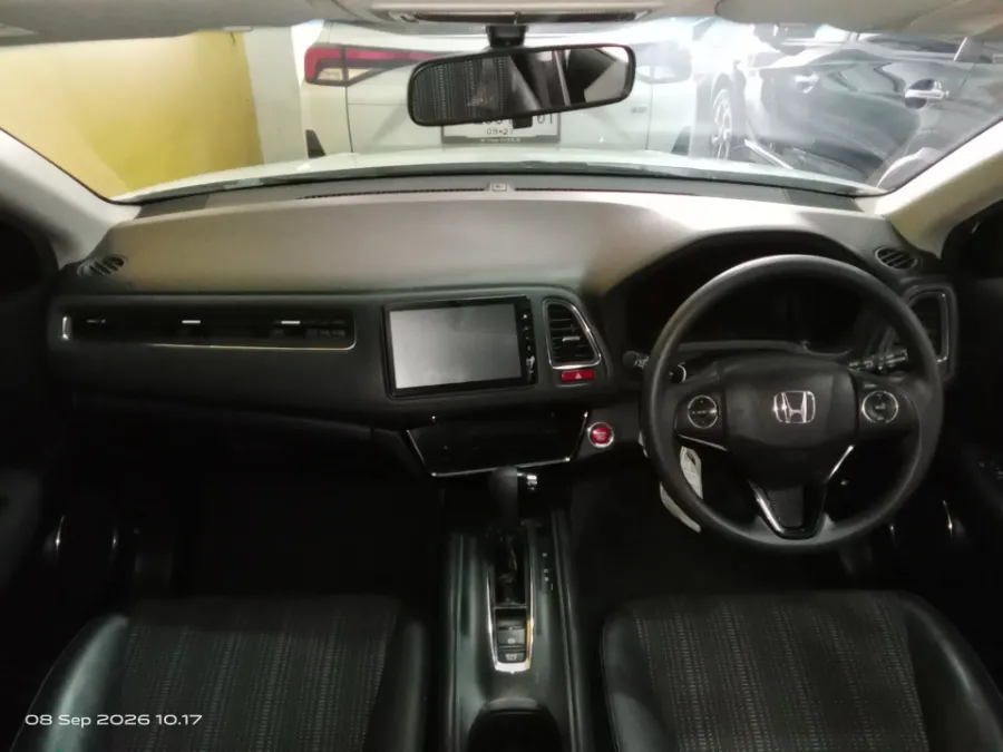 Foto Mobil Bekas Dashboard Honda HR-V 1.5 E tahun 2018