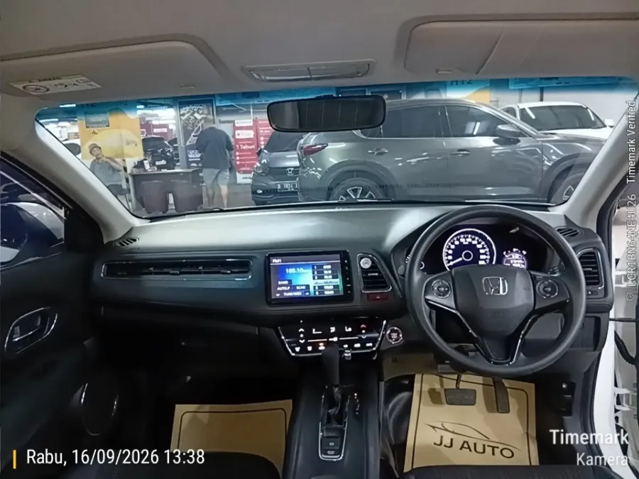 Foto Mobil Bekas Dashboard Honda HR-V 1.5 E tahun 2018