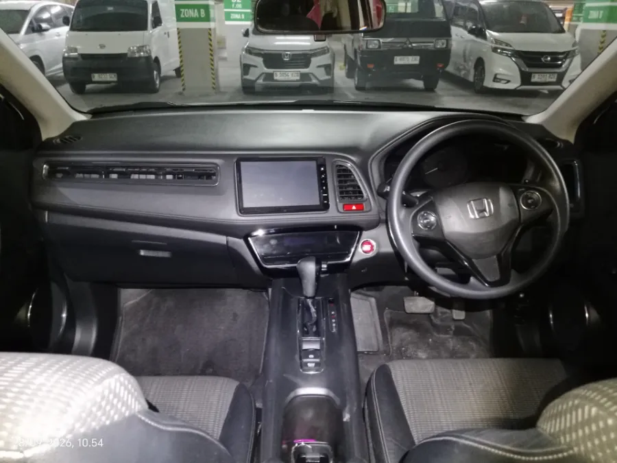 Foto Mobil Bekas Dashboard Honda HR-V 1.5 E tahun 2018