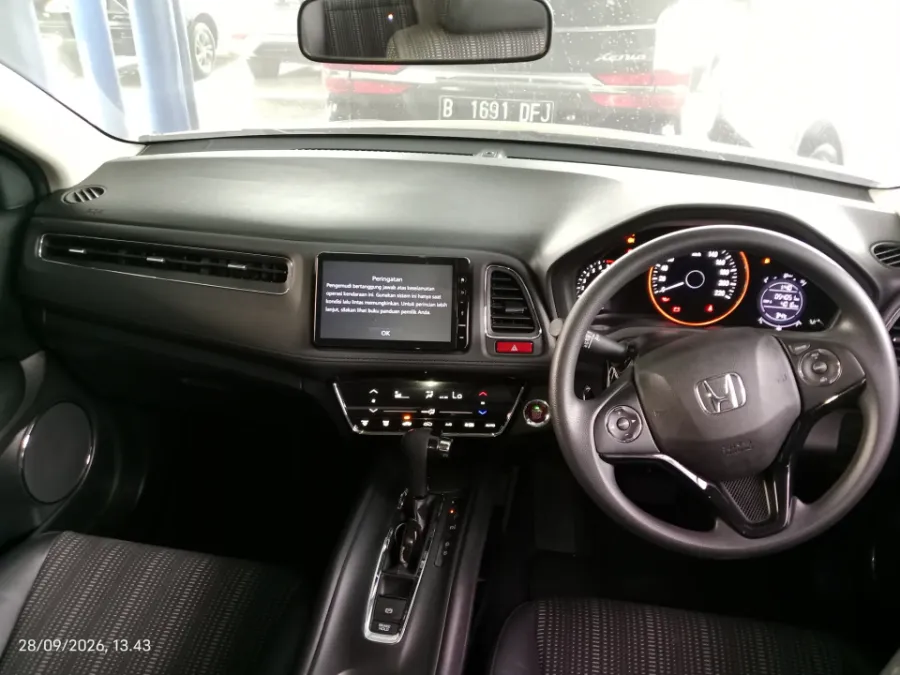 Foto Mobil Bekas Dashboard Honda HR-V 1.5 E tahun 2018
