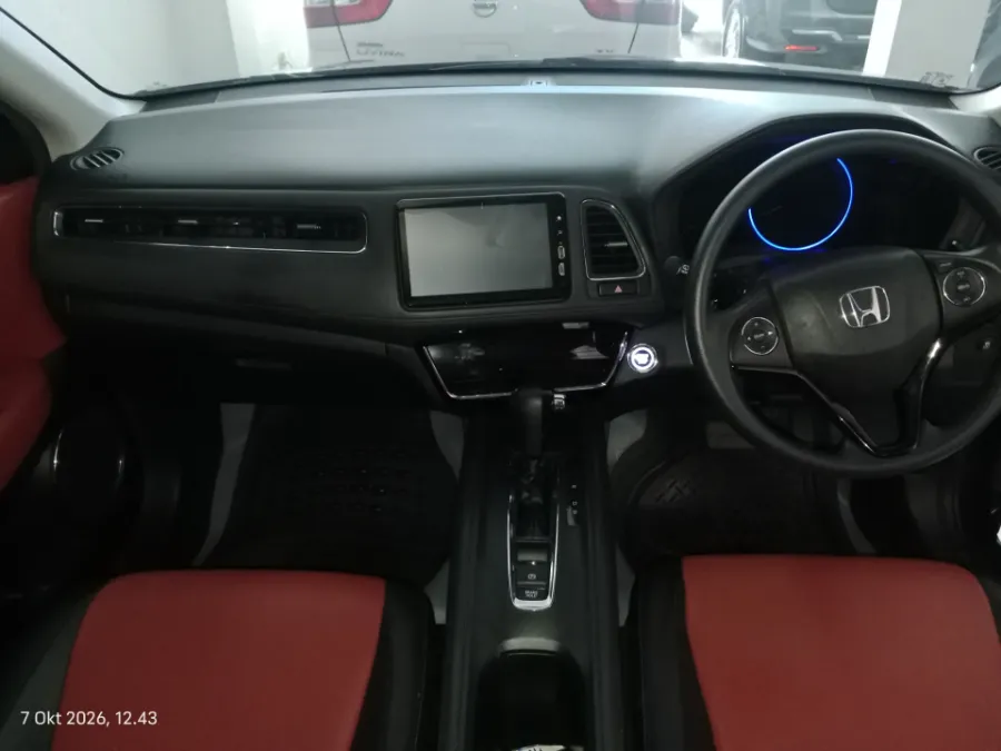 Foto Mobil Bekas Dashboard Honda HR-V 1.5 E tahun 2018