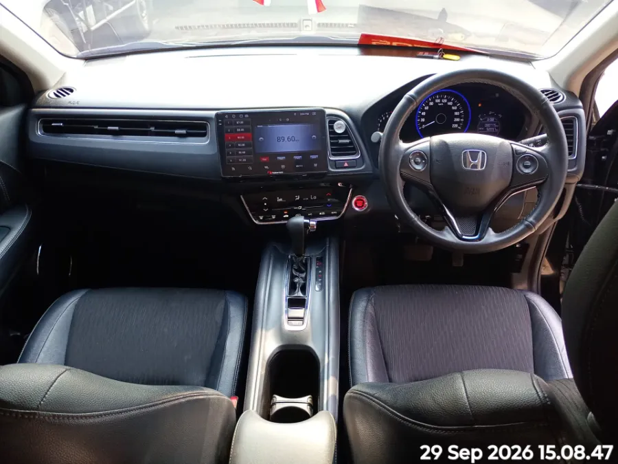 Foto Mobil Bekas Dashboard Honda HR-V 1.5 E tahun 2018