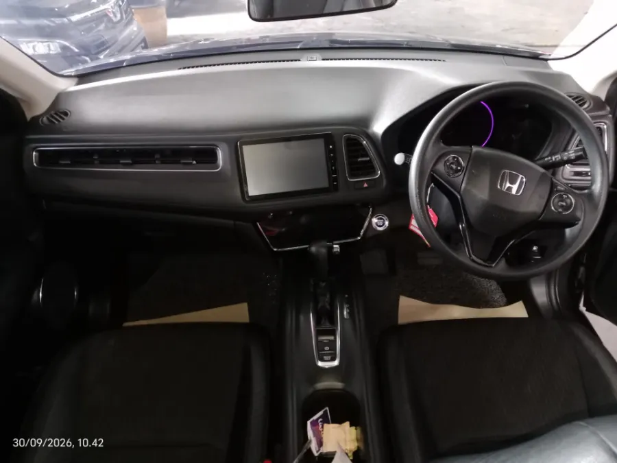 Foto Mobil Bekas Dashboard Honda HR-V 1.5 E tahun 2018
