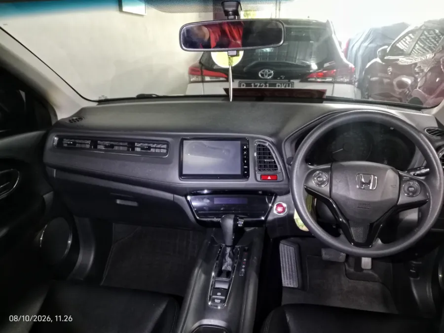 Foto Mobil Bekas Dashboard Honda HR-V 1.5 E tahun 2018