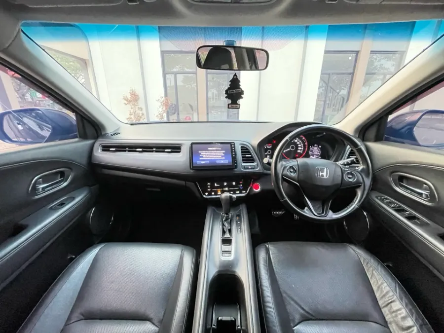 Foto Mobil Bekas Dashboard Honda HR-V 1.5 E tahun 2018