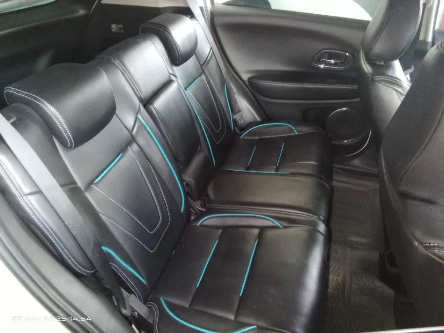 Foto Mobil Bekas Kabin Belakang Honda HR-V 1.5 E tahun 2018