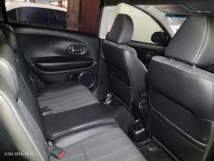 Foto Mobil Bekas Kabin Belakang Honda HR-V 1.5 E tahun 2018