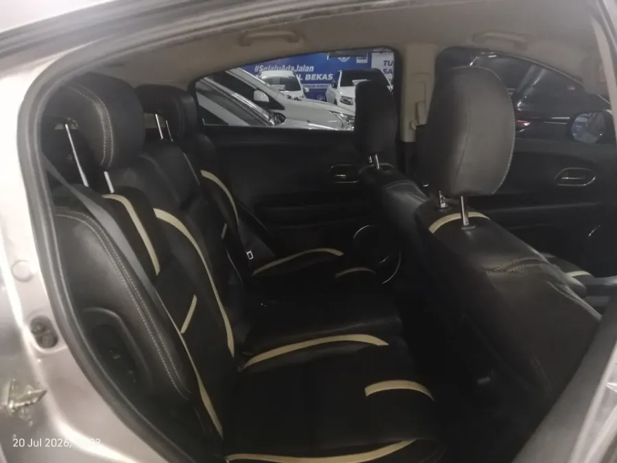 Foto Mobil Bekas Kabin Belakang Honda HR-V 1.5 E tahun 2018
