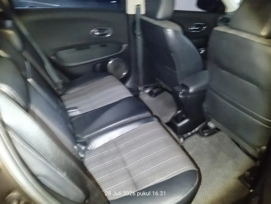 Foto Mobil Bekas Kabin Belakang Honda HR-V 1.5 E tahun 2018