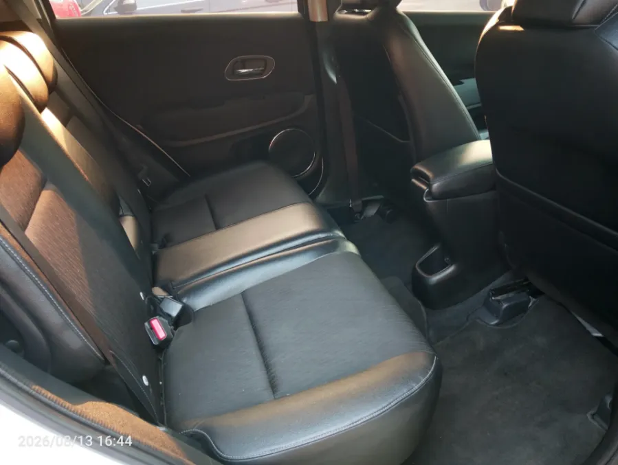 Foto Mobil Bekas Kabin Belakang Honda HR-V 1.5 E tahun 2018