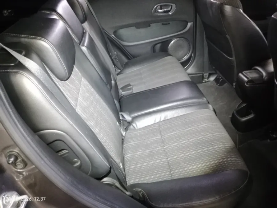 Foto Mobil Bekas Kabin Belakang Honda HR-V 1.5 E tahun 2018