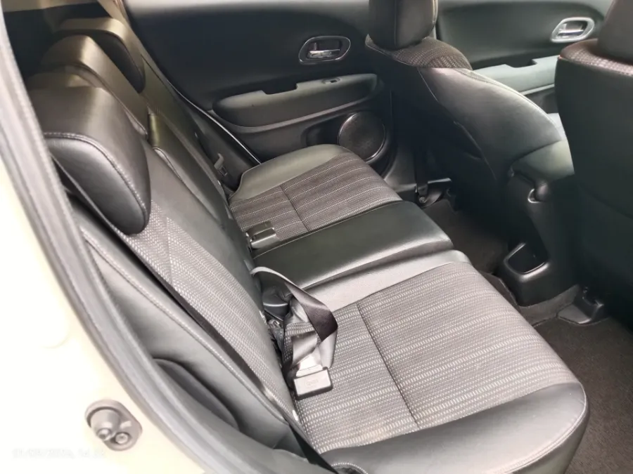 Foto Mobil Bekas Kabin Belakang Honda HR-V 1.5 E tahun 2018