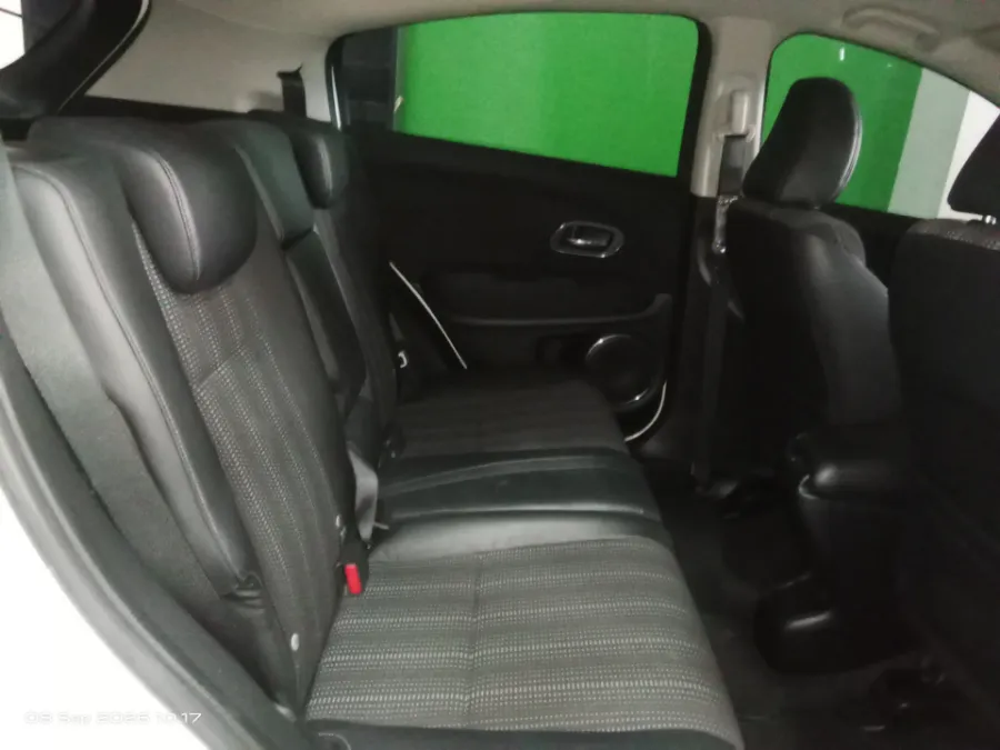 Foto Mobil Bekas Kabin Belakang Honda HR-V 1.5 E tahun 2018