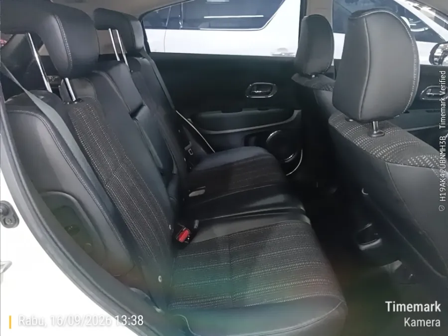 Foto Mobil Bekas Kabin Belakang Honda HR-V 1.5 E tahun 2018