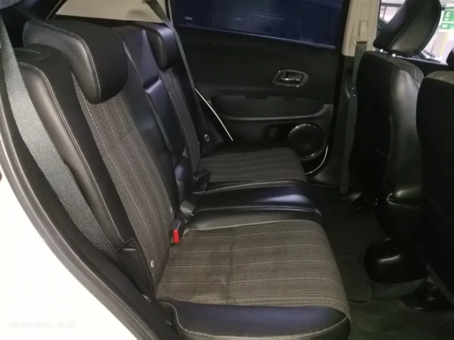 Foto Mobil Bekas Kabin Belakang Honda HR-V 1.5 E tahun 2018