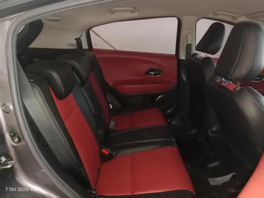 Foto Mobil Bekas Kabin Belakang Honda HR-V 1.5 E tahun 2018