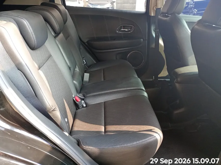 Foto Mobil Bekas Kabin Belakang Honda HR-V 1.5 E tahun 2018