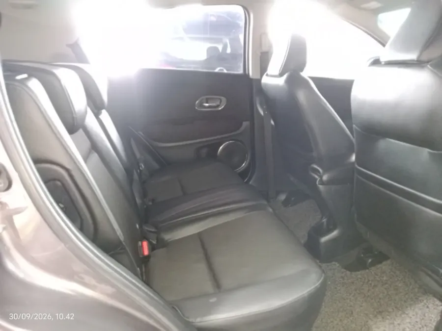 Foto Mobil Bekas Kabin Belakang Honda HR-V 1.5 E tahun 2018