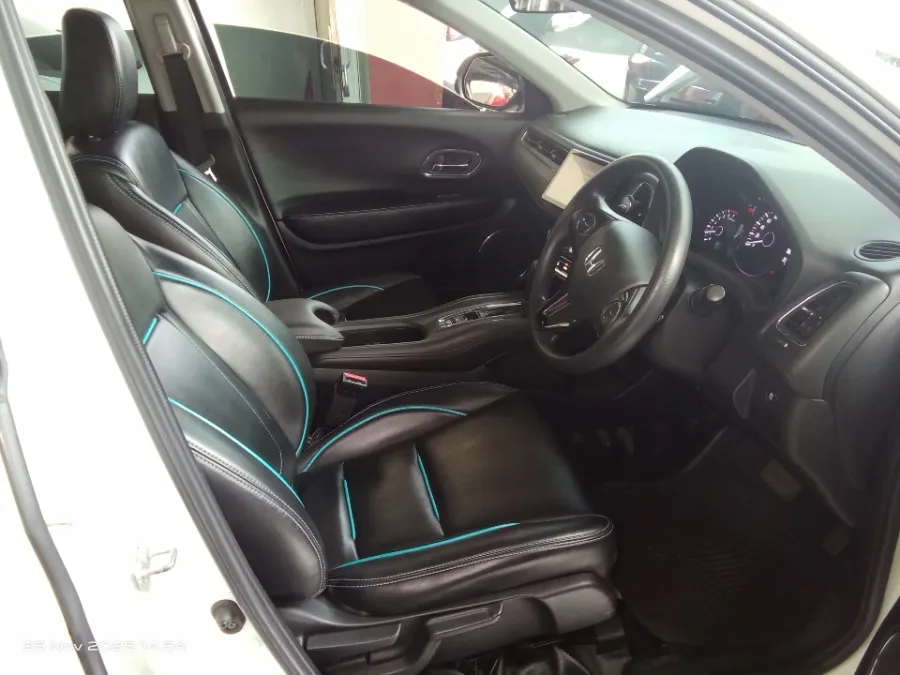 Foto Mobil Bekas Kabin Depan Honda HR-V 1.5 E tahun 2018