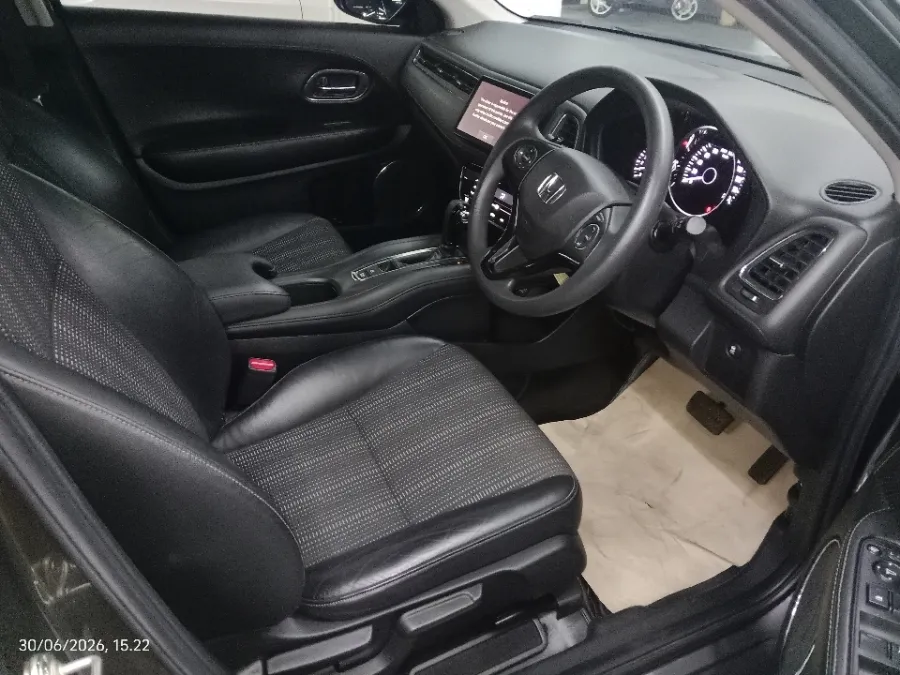 Foto Mobil Bekas Kabin Depan Honda HR-V 1.5 E tahun 2018