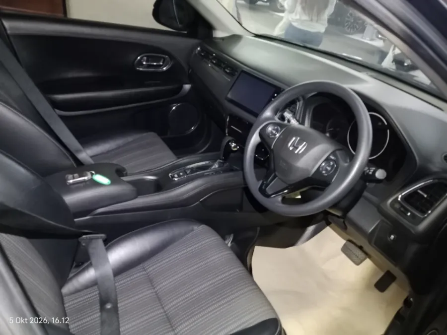 Foto Mobil Bekas Kabin Depan Honda HR-V 1.5 E tahun 2018