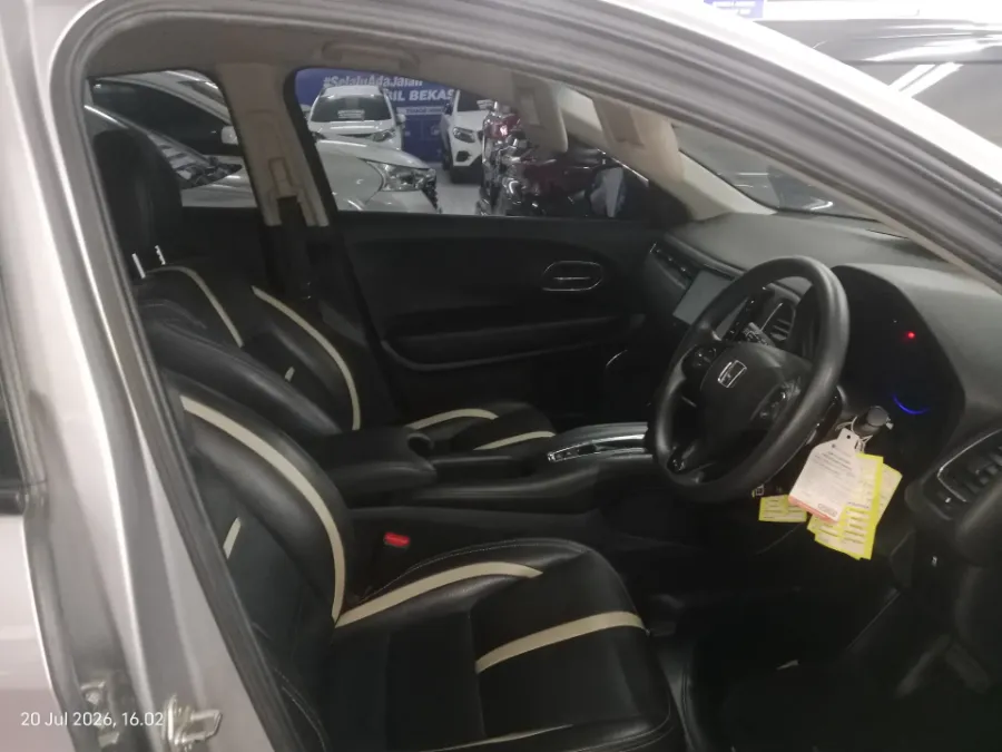 Foto Mobil Bekas Kabin Depan Honda HR-V 1.5 E tahun 2018
